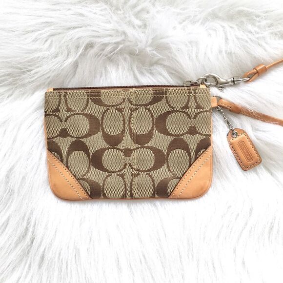 🔃Coach Signature Logo Tan Wristlet - Picture 2 of 5